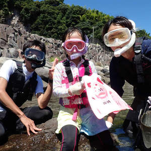 父娘で磯遊び教室と親子でシュノーケリング教室