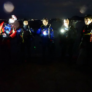夜の海に潜る,平沢でナイトダイビング講習を開催